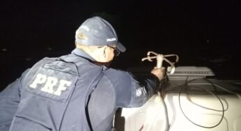 PRF flagra antena em caminhão e apreende rádio PX de caminhoneiro