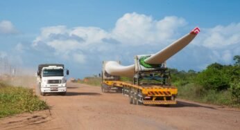 Saiba como é o transporte de pás eólicas e como os motoristas se arriscam nesse trajeto