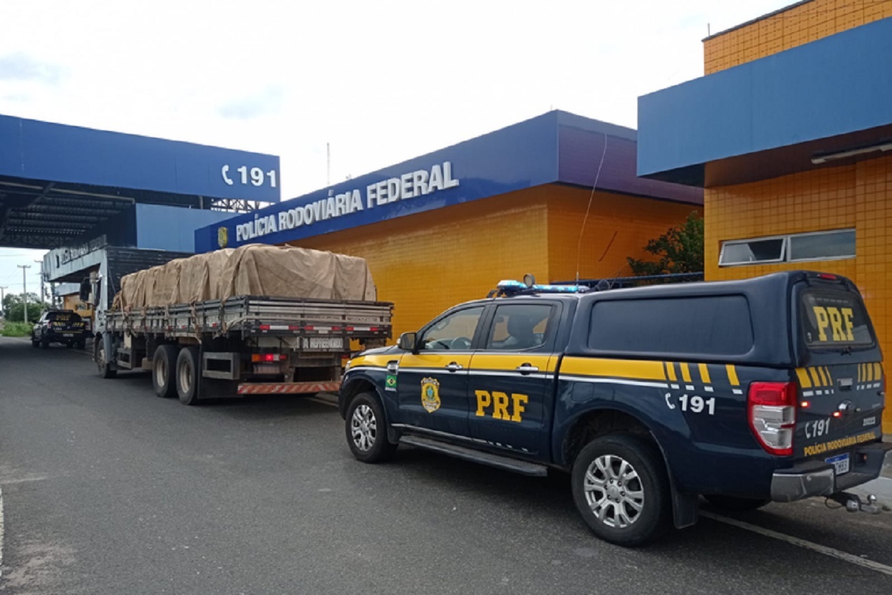 Polícia Rodoviária Federal apreende uma carga de 20.000 kg de cimento sem nota fiscal