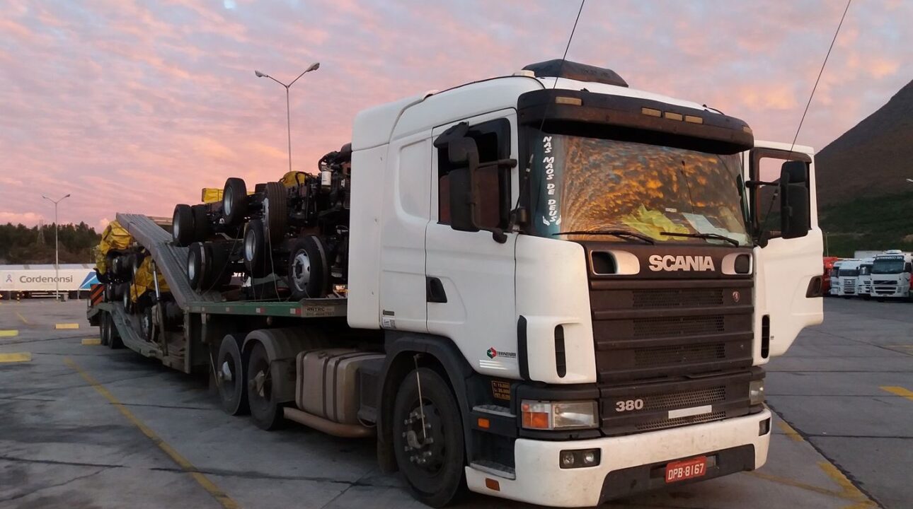 Transciardi abre vagas para motorista de caminhão.