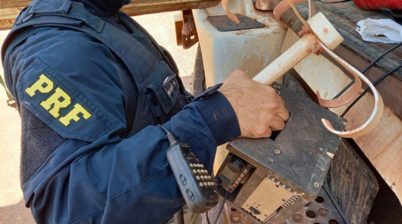 PRF prende caminhoneiro por uso de rádio comunicador clandestino