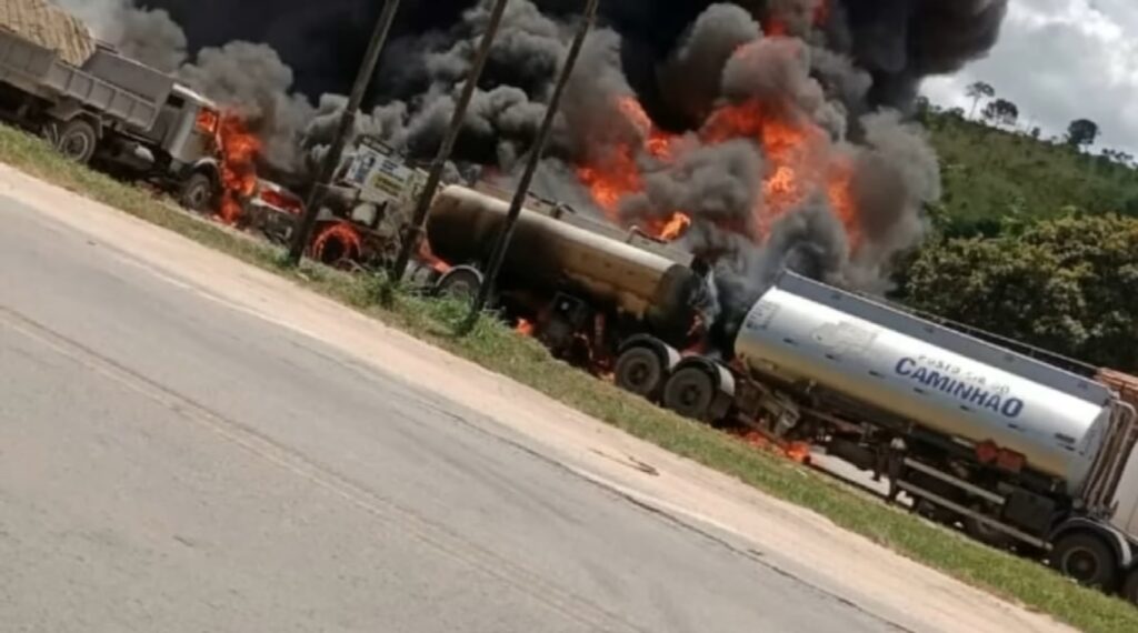 14 caminhões são destruídos após veículo pegar fogo na BR-116