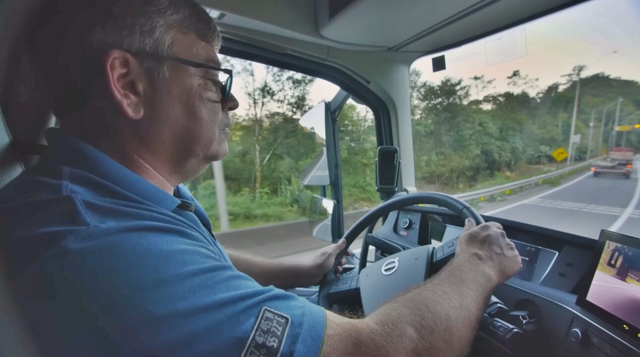 Veja como programar o freio motor do Volvo FH na hora da descida