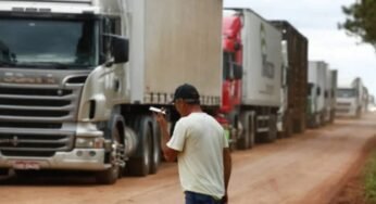 Caminhoneiro faz qualquer coisa por um sinal de wi-fi