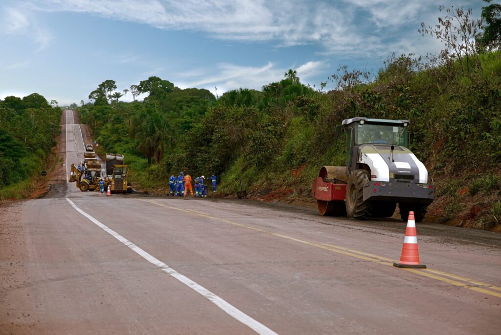 estrada em obras