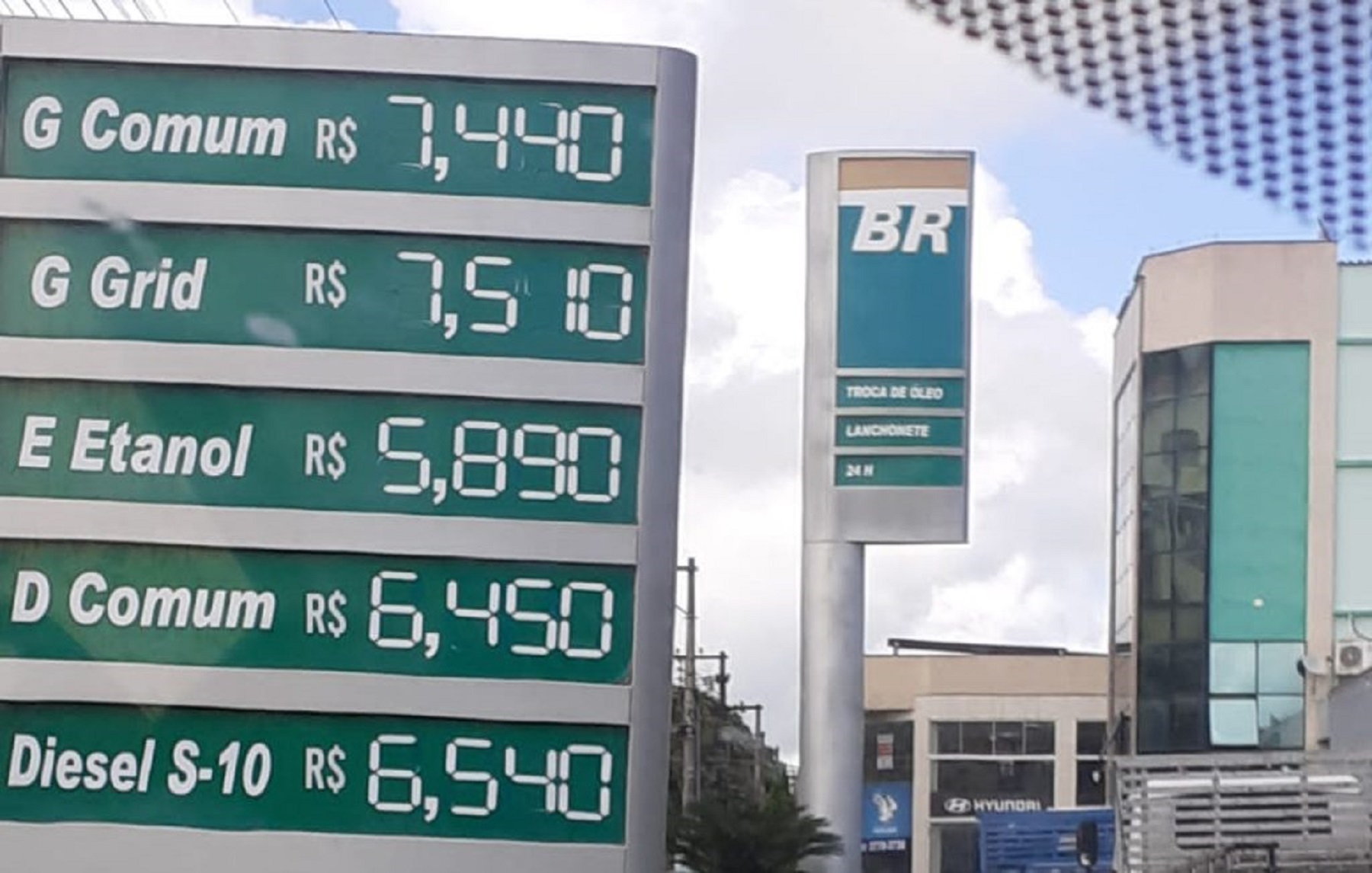 Preço médio do litro da gasolina sobe 6% e chega a R$ 5,57 nos postos, diz ANP