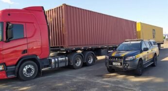 Motorista de bitrem é multado pela PRF por trafegar com 15 toneladas de excesso de peso