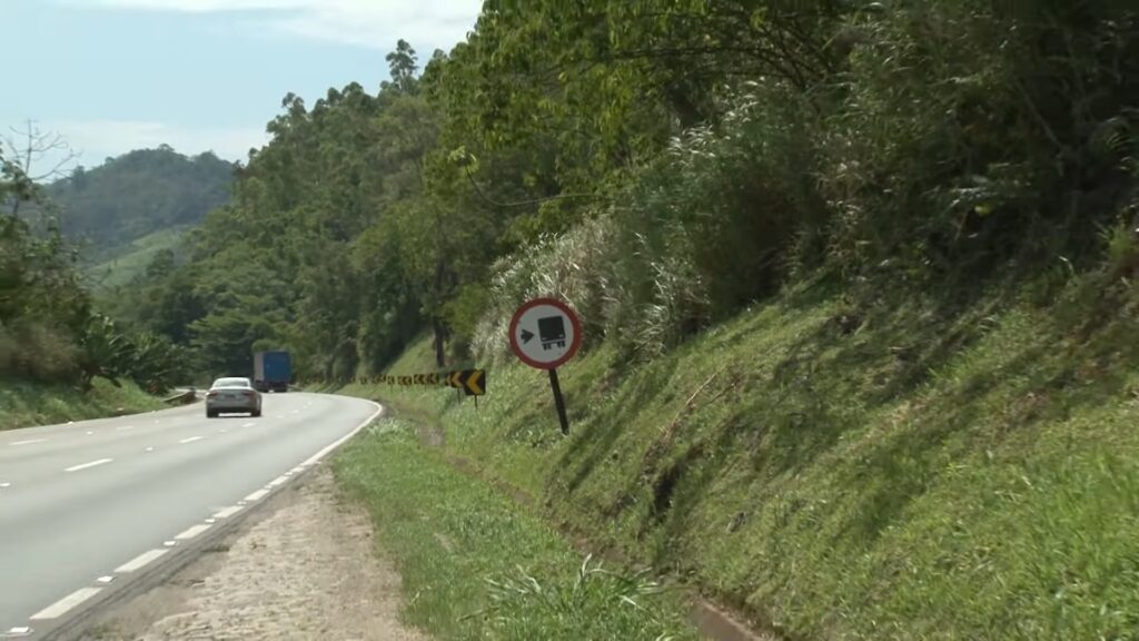 O perigo de trafegar em rodovias com encostas