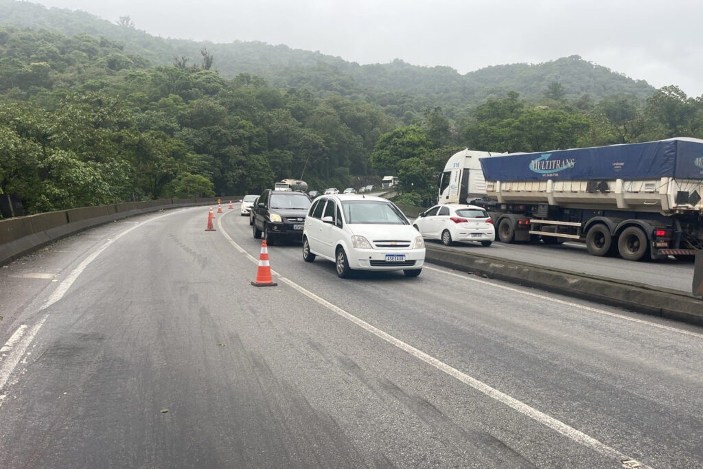 Os caminhões estarão proibidos de trafegarem por alguns trechos das BRs 376 e 277 durante o período de carnaval