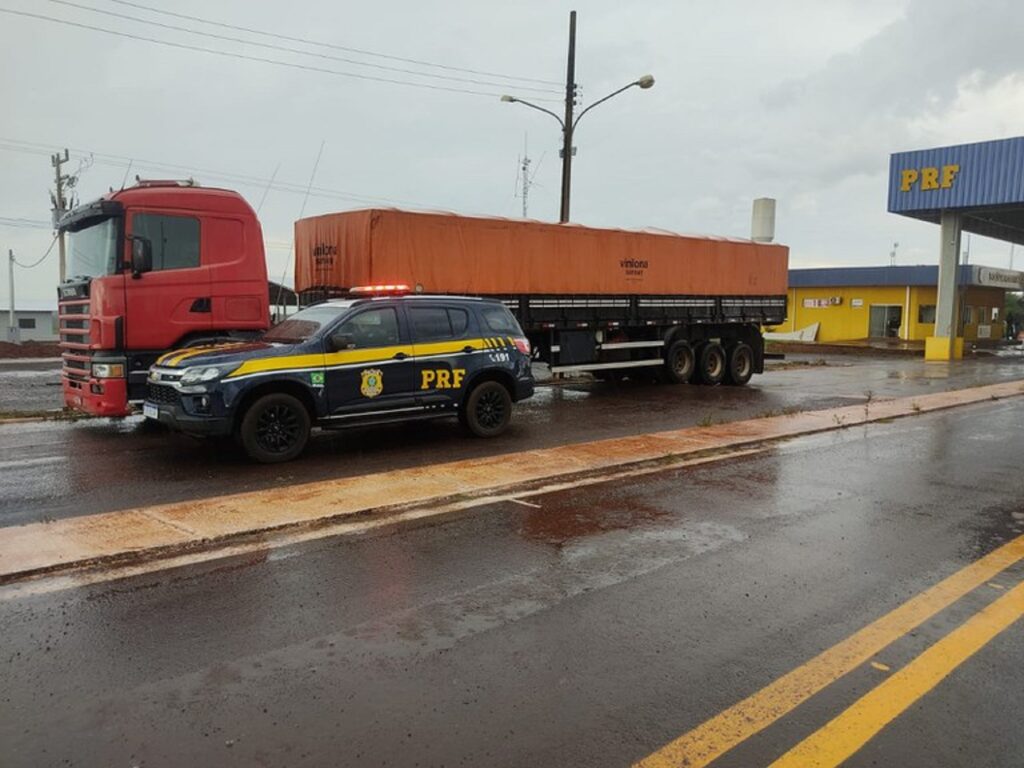 PRF recupera caminhão roubado em Mato Grosso do Sul e motorista é liberto do cativeiro em São Paulo