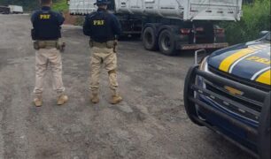 Polícia Rodoviária Federal consegue recuperar caminhão roubado no mesmo dia