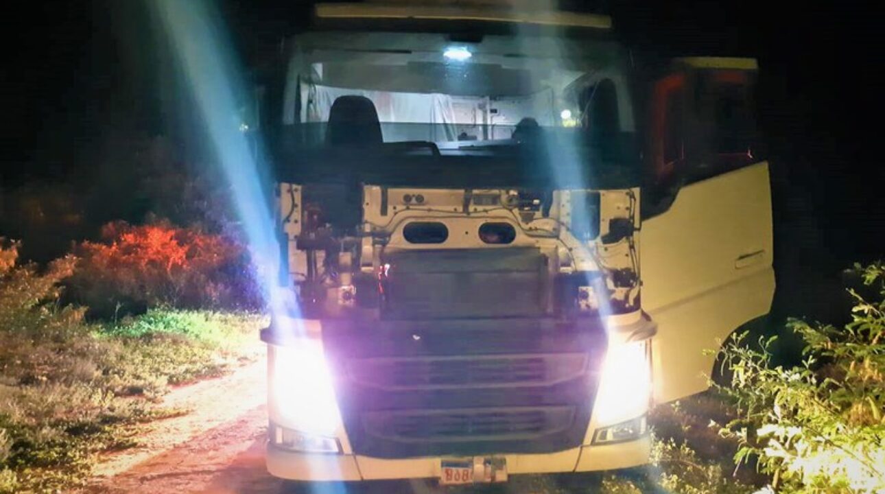 Polícia Rodoviária Federal recupera caminhão Volvo roubado avaliado em mais de meio milhão de reais