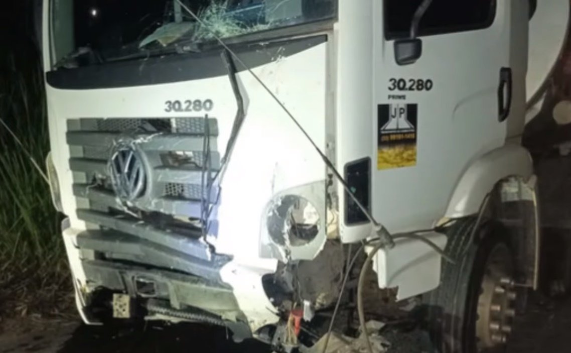 caminhão acidentado