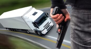 Caminhoneiro é sequestrado durante roubo de carga e vive momentos de terror em SP