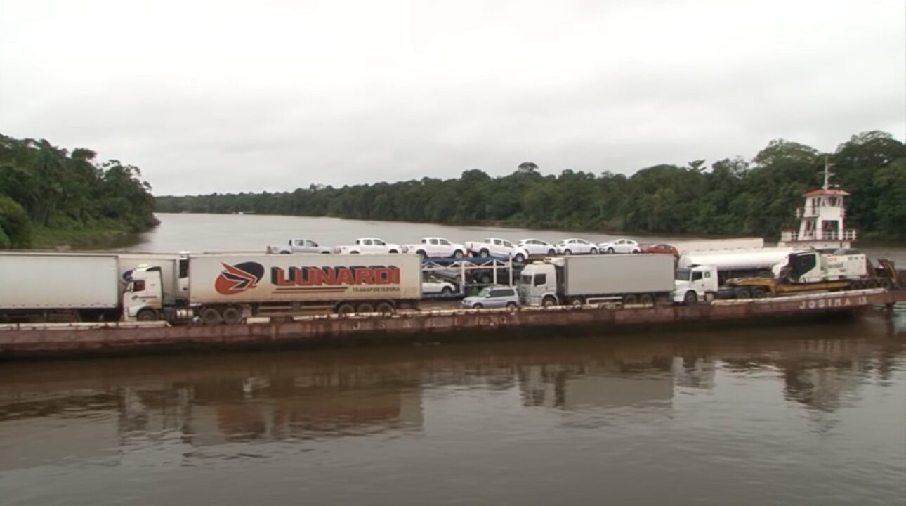 Caminhoneiro estão chegando a pagar quase R$300,00 para atravessar o rio Tocantins