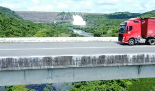 Conheça a ponte da represa na Pedra do Cavalo, na BR-101 / Bahia