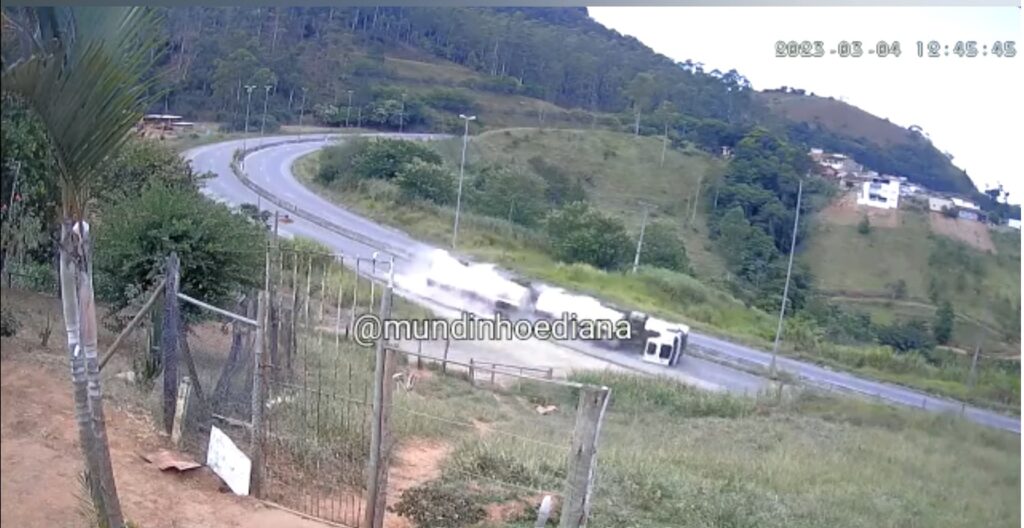 Em 24 horas, aconteceram dois acidentes envolvendo caminhão, na BR — 381