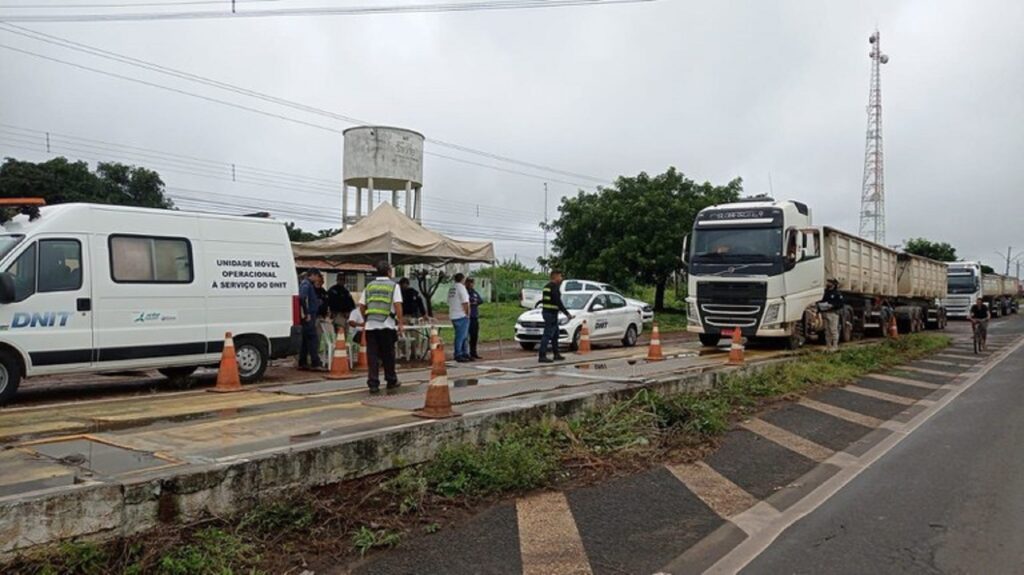 Em 6 dias de operação, PRF flagra 531 mil quilos de excesso de peso em caminhões