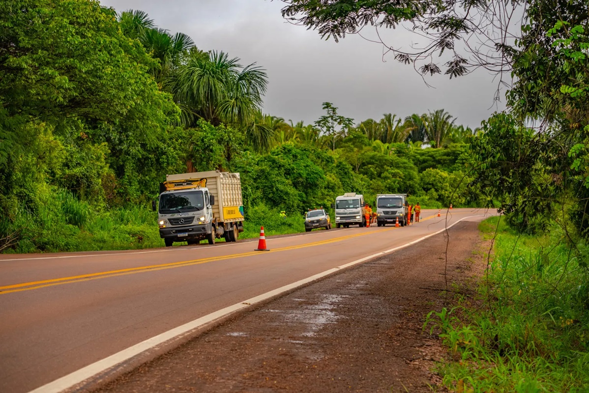 via brasil realiza recuperação de estrada