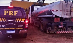 PRF apreende caminhão, utilizado no transporte de combustível, transportando cachaça