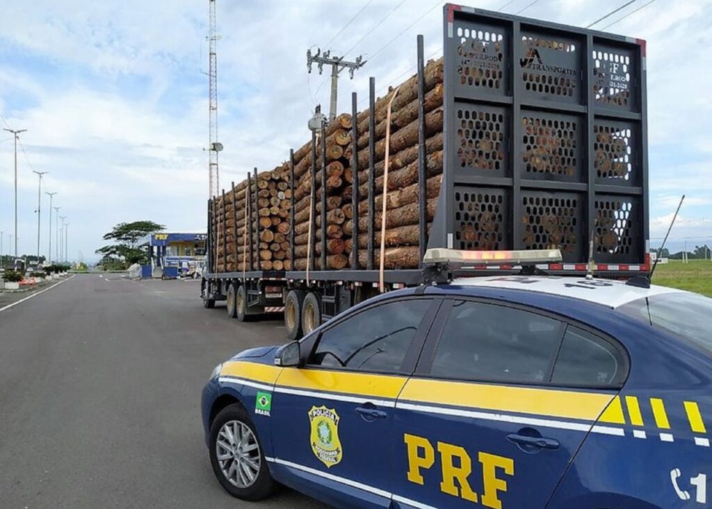 PRF multa transportadora em 5 mil reais por 19 toneladas de excesso de peso em bitrem