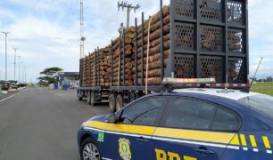 PRF multa transportadora em 5 mil reais por 19 toneladas de excesso de peso em bitrem