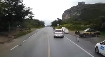 Três carros dão de cara com a PRF após ultrapassarem um caminhão