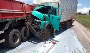 caminhão batido