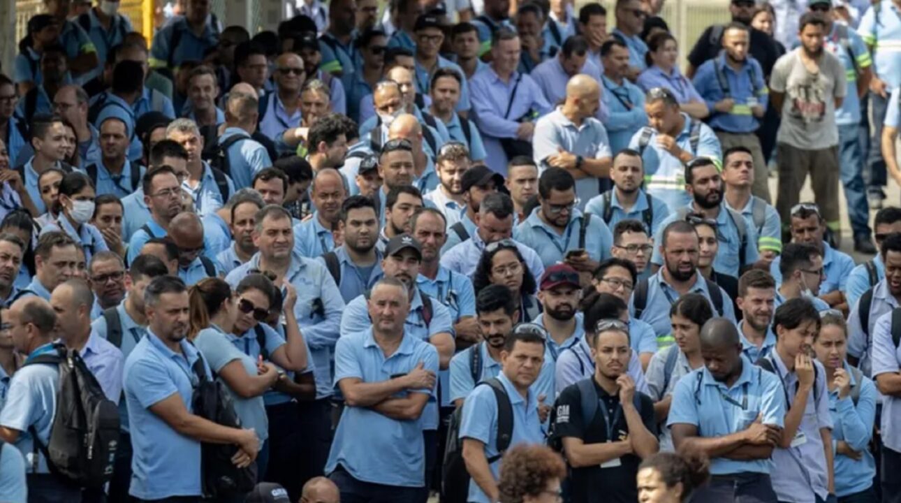 Com vendas baixas e juros altos, montadoras paralisam produção e dão férias coletivas a funcionários