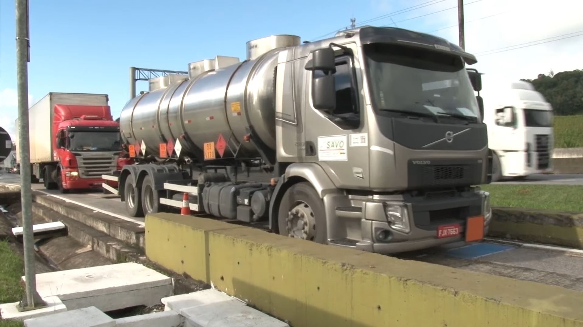 Novo sistema de pesagem: caminhões com excesso de velocidade e de altura também serão convidados a realizarem a pesagem