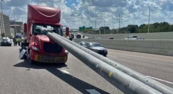 Caminhoneiro quase morre após postes atingirem seu veículo