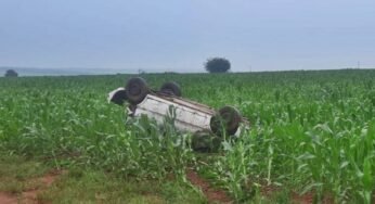 Caminhoneiro bate em veículo e foge sem prestar socorro