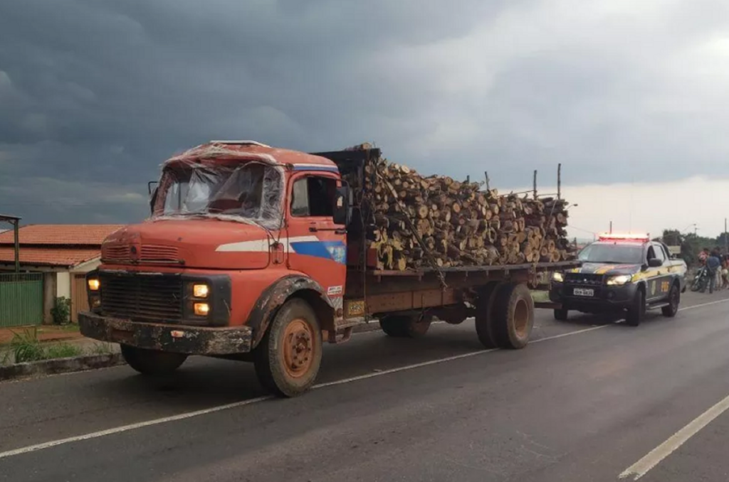 Agora é lei a ausência de placa no veículo dá cadeia