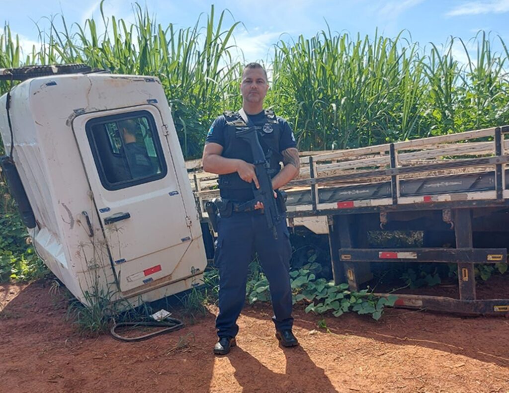 Caminhão do Espírito Santo roubado em São Paulo é encontrado em zona rural Paulistana