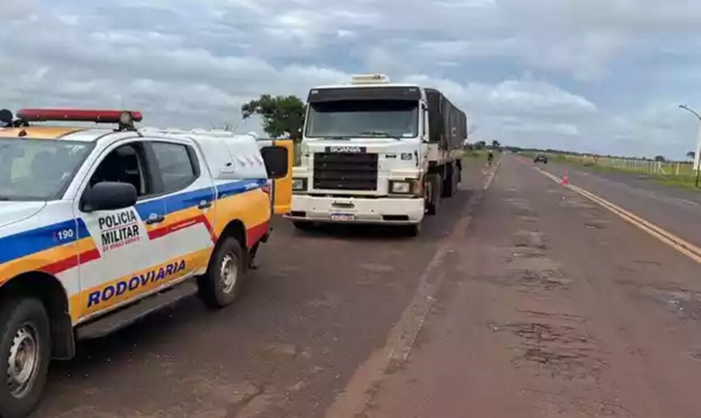 Caminhoneiro é preso em flagrante após desviar carga de soja