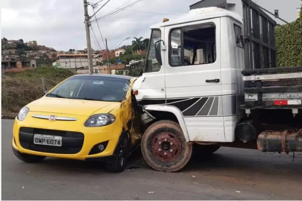 Caminhoneiro dá dica de segurança aos motoristas de veículos menores