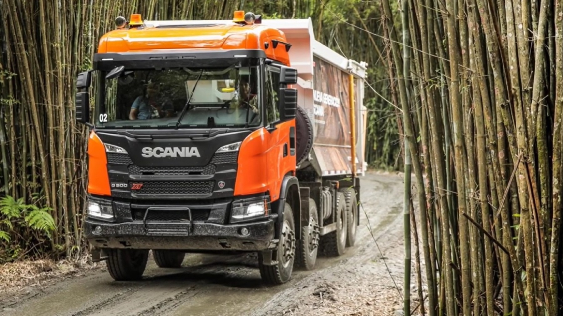 Conheça o caminhão V8 da Scania que custa mais de 2 milhões de reais
