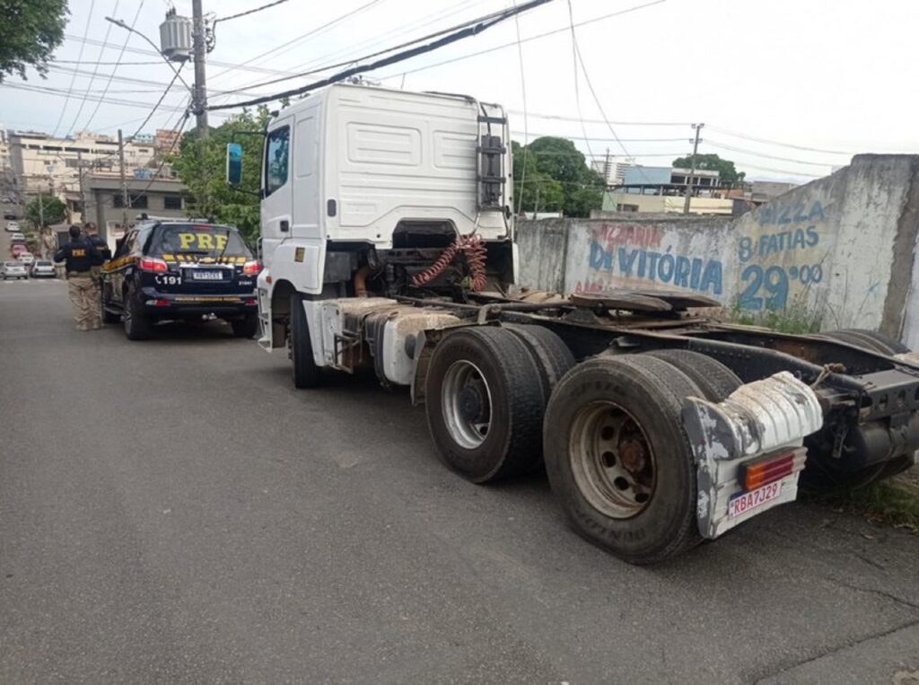 Em questão de minutos Caminhão furtado no Espírito Santo é recuperado pela PRF minutos depois