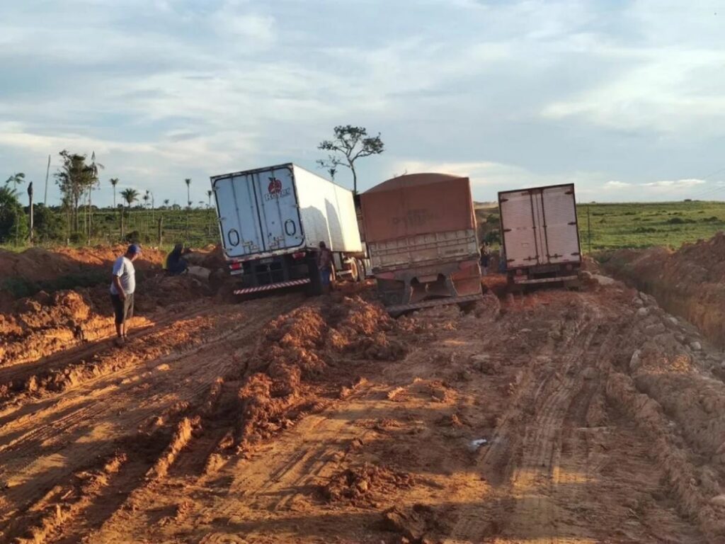 Isolados na MT -170, caminhoneiros enfrentam dificuldades para encontrar alimentos e água para beber