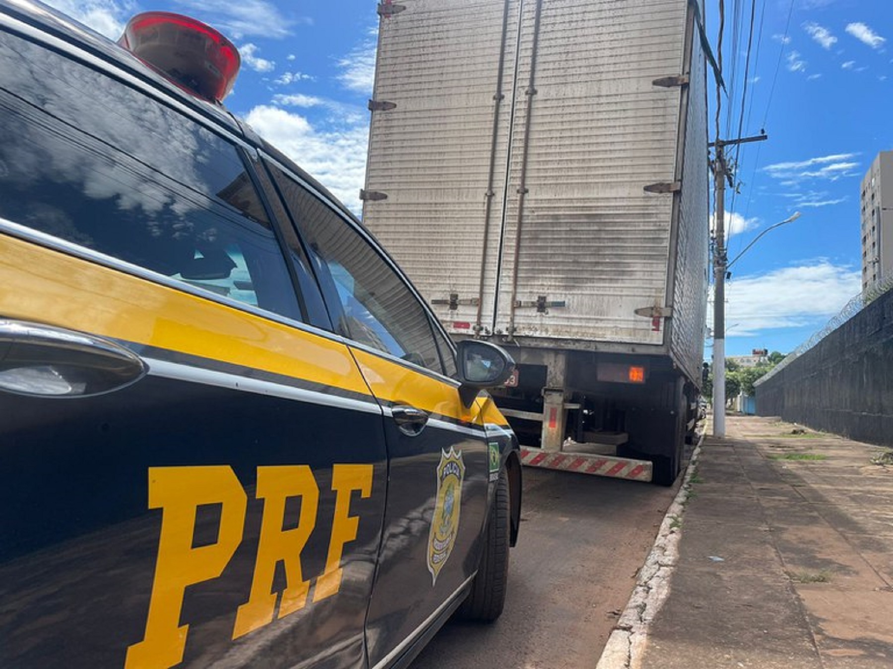 No Mato Grosso, PRF recupera caminhão roubado