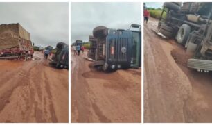 Caminhoneiro tomba caminhão com péssima condição de rodovia