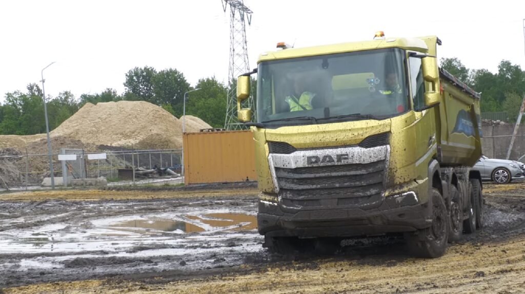 Caminhões DAF, voltado para construção, são levados ao extremo