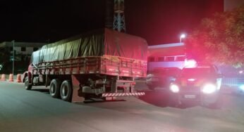 Caminhoneiro é detido após ser pego com carga de gesso com nota fiscal falsa