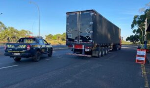 Caminhoneiro é preso com carreta adulterada em Minas Gerais