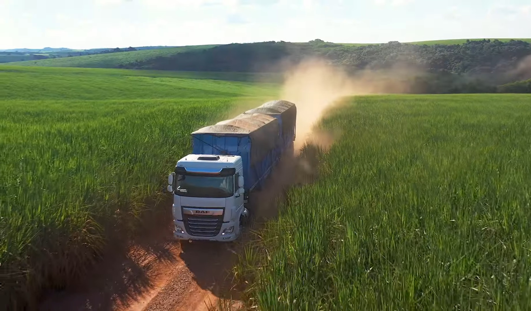 Conheça o caminhão da DAF que pode tracionar até 91 toneladas