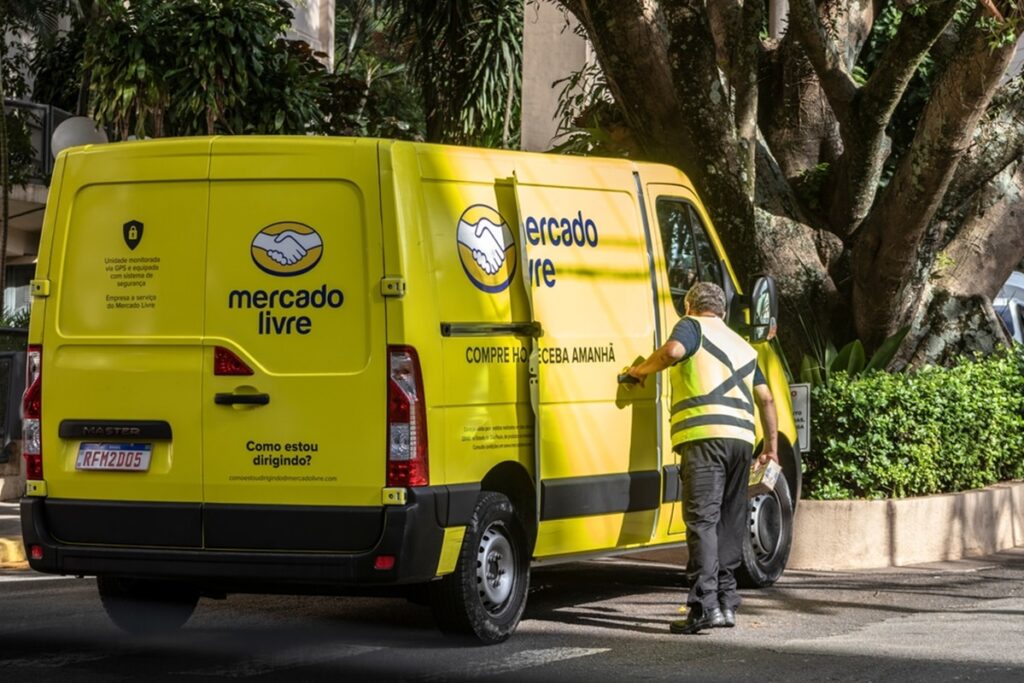 Caminhoneiro ensina como ganhar quase R$ 800 por dia trabalhando para o Mercado Livre