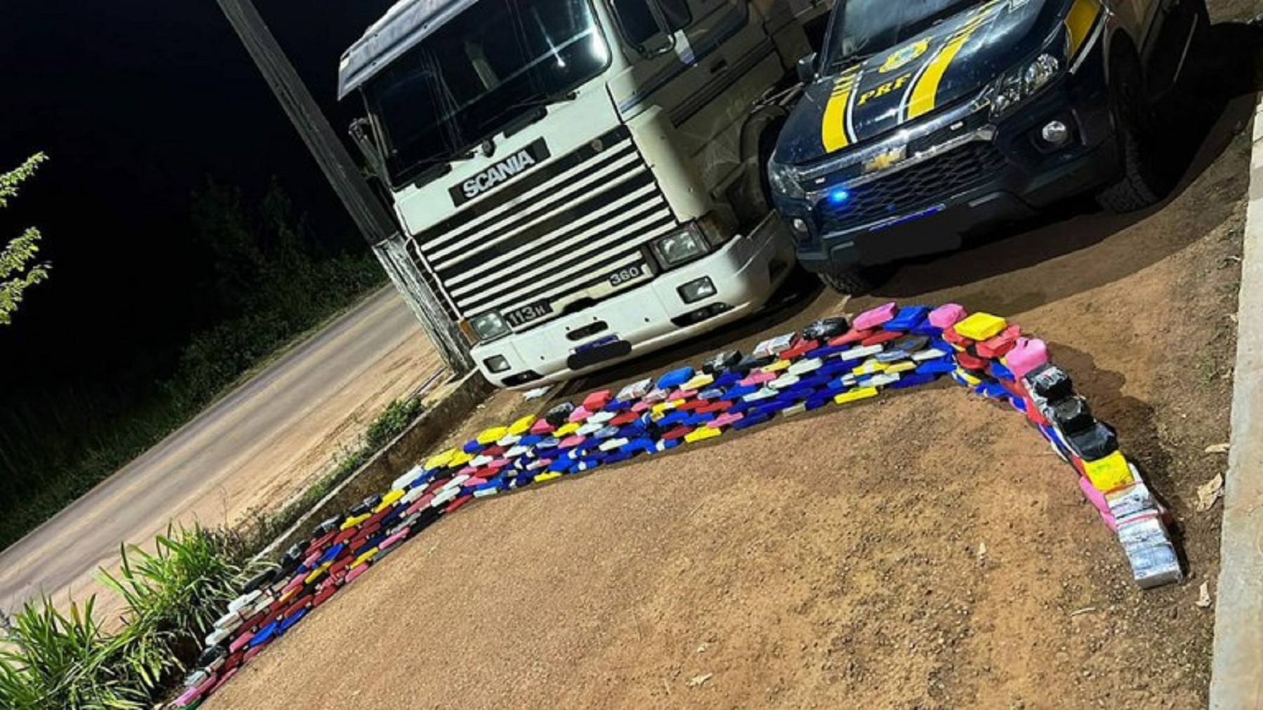 PRF encontra mais de 200 kg de drogas em tanque de combustível de caminhão