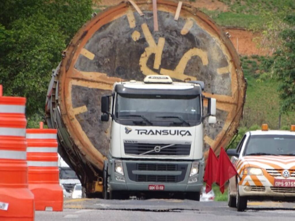 Transportadora Transuiça abre vagas para motorista carreteiro.