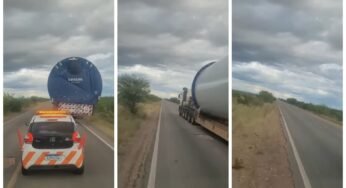 Carreta com carga eólica joga caminhão para o acostamento durante ultrapassagem