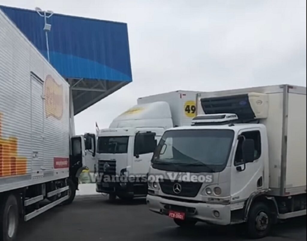 Caminhoneiros reclamam do descaso em rede de supermercado ao esperar 10 dias para descarregar